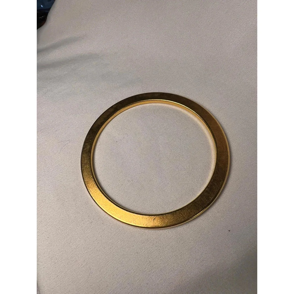 Vintage gold toned quiet luxury bangle bracelet - Image 3