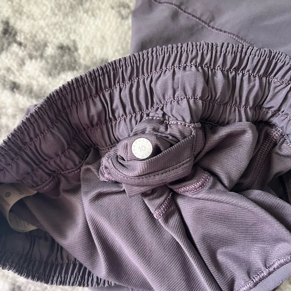 Lululemon Hotty Hot Short II *2.5" - Image 5