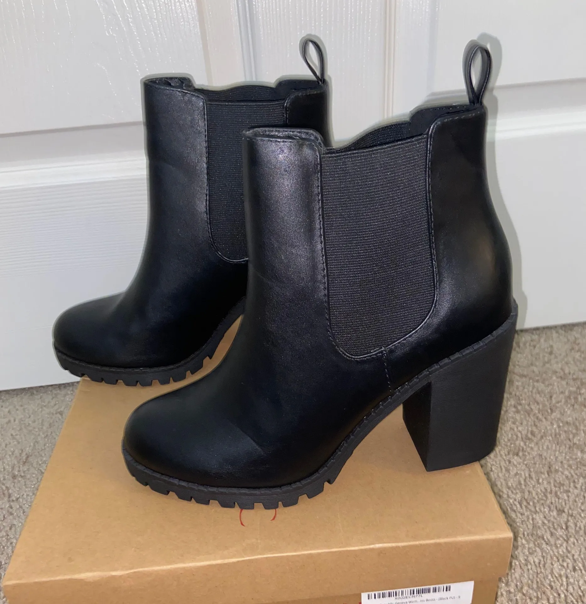 Chelsea Boots - Image 2