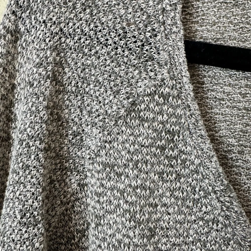 AMERICAN EAGLE Nubby V Neck Sweater Size Medium - Image 5