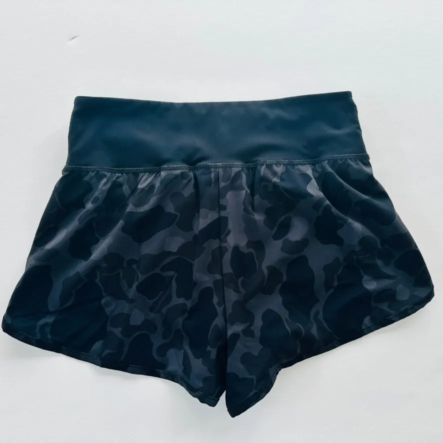 GoRuck Ladies Training Shorts Frogskin Camo Black Grey Size 4 Workout Gym Run - Image 4