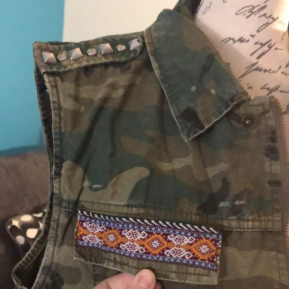 💄 Ecote Camo Vest, size Large - Image 3