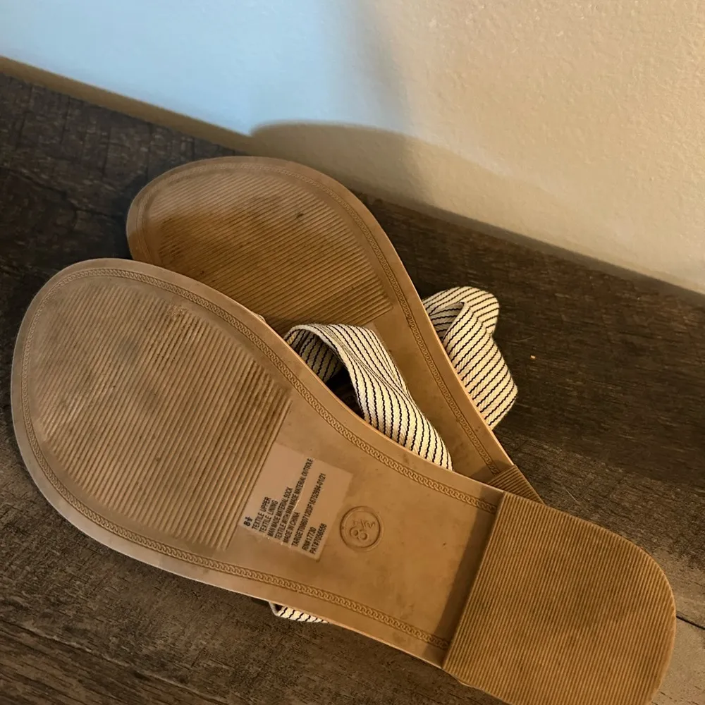 A New Day Women's 8 Sandals Flip Flop Hannah Knotted Striped Bow Sandals - Image 3