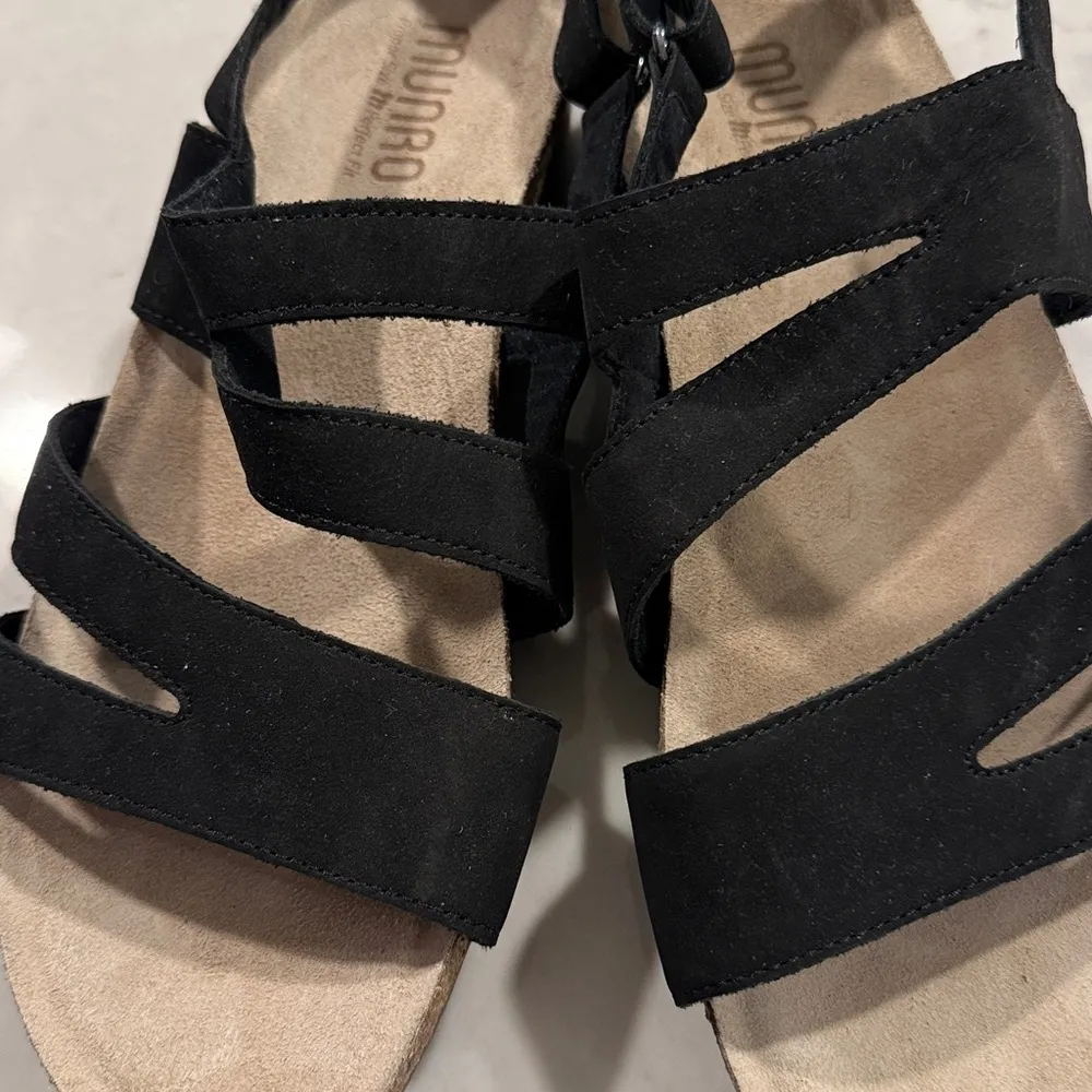 Munro Black Strappy Sandals Size 9 - Image 2