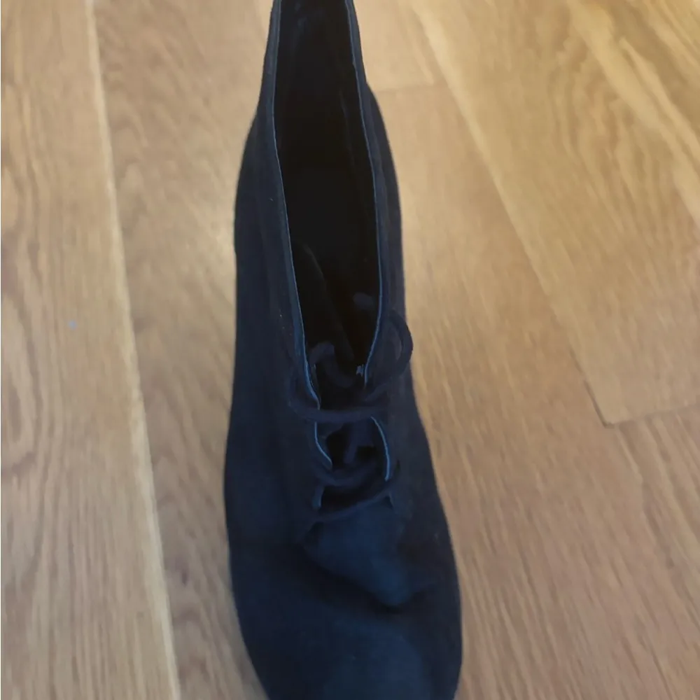 Attention Black Heeled Boots with Chunky Heel - Image 3