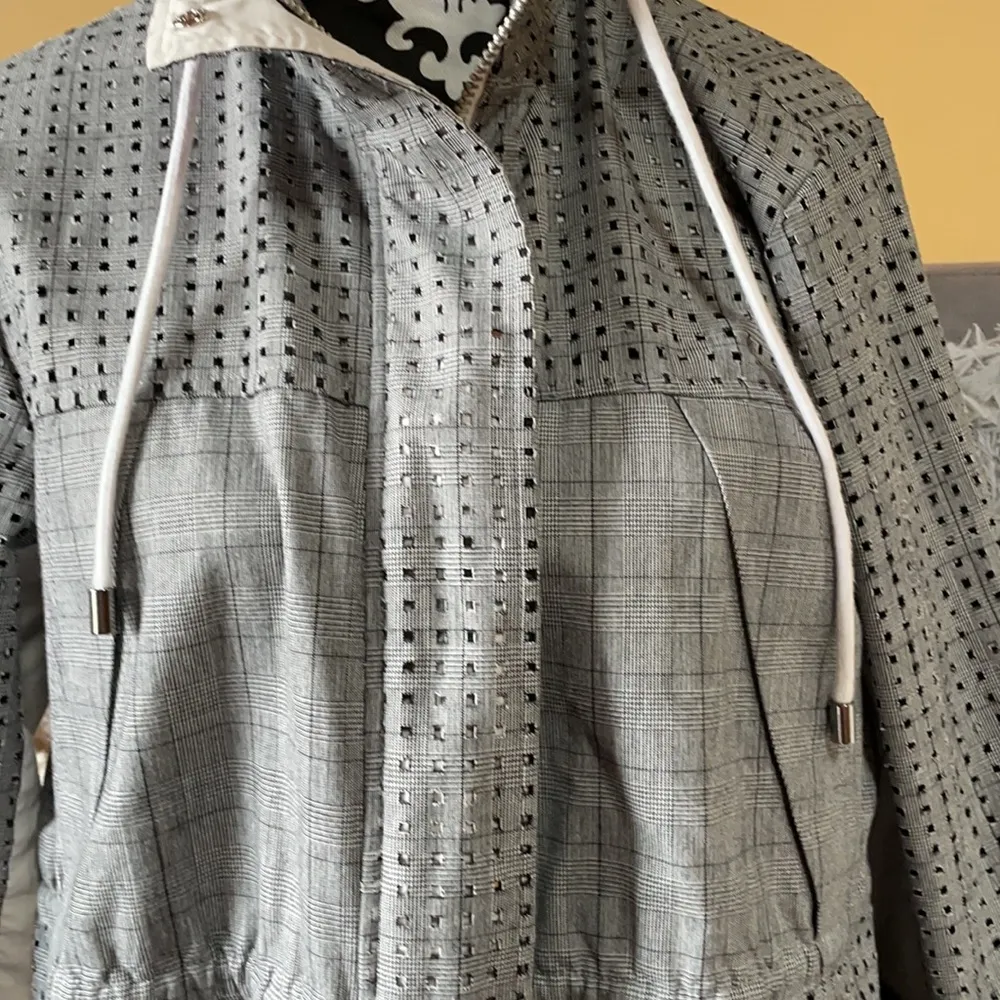 SIMPLY VERA VERA WANG Gray & White Jacket Size L - Image 2