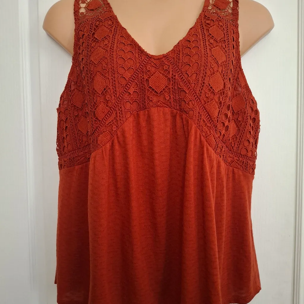Maurices Sz 1 Women's Lace Detail Top - Rust NWOT - Image 2