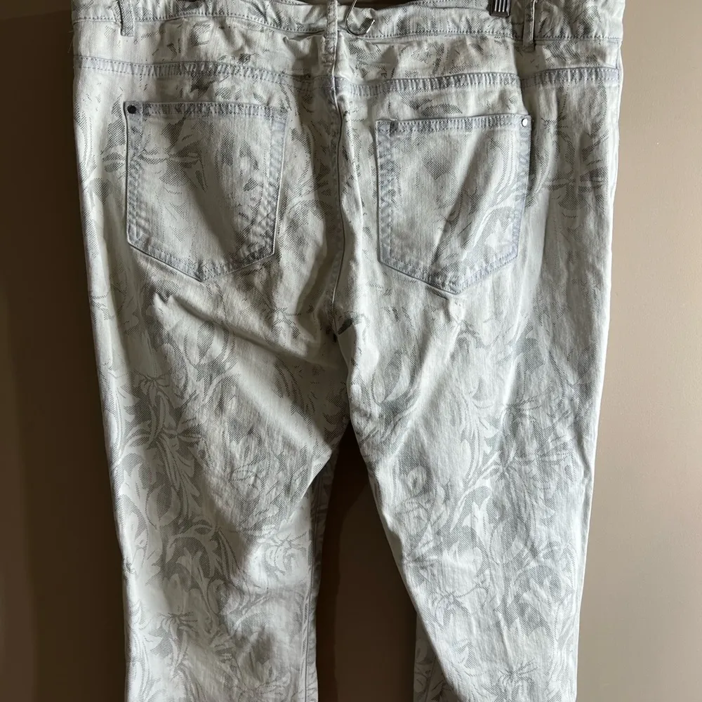 Floral Patterned Pants - Image 9