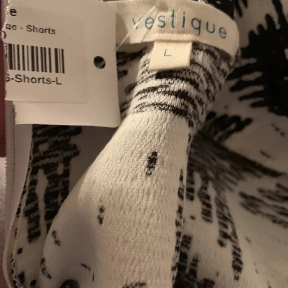 NWT  Boutique Sleeveless Top & Shorts Set Size Large - Image 12