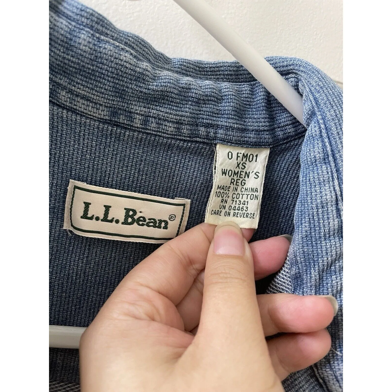 Vintage L.L. Bean Blue Denim Button Down Tank Top Sleeveless Shirt Women's XS - Image 4