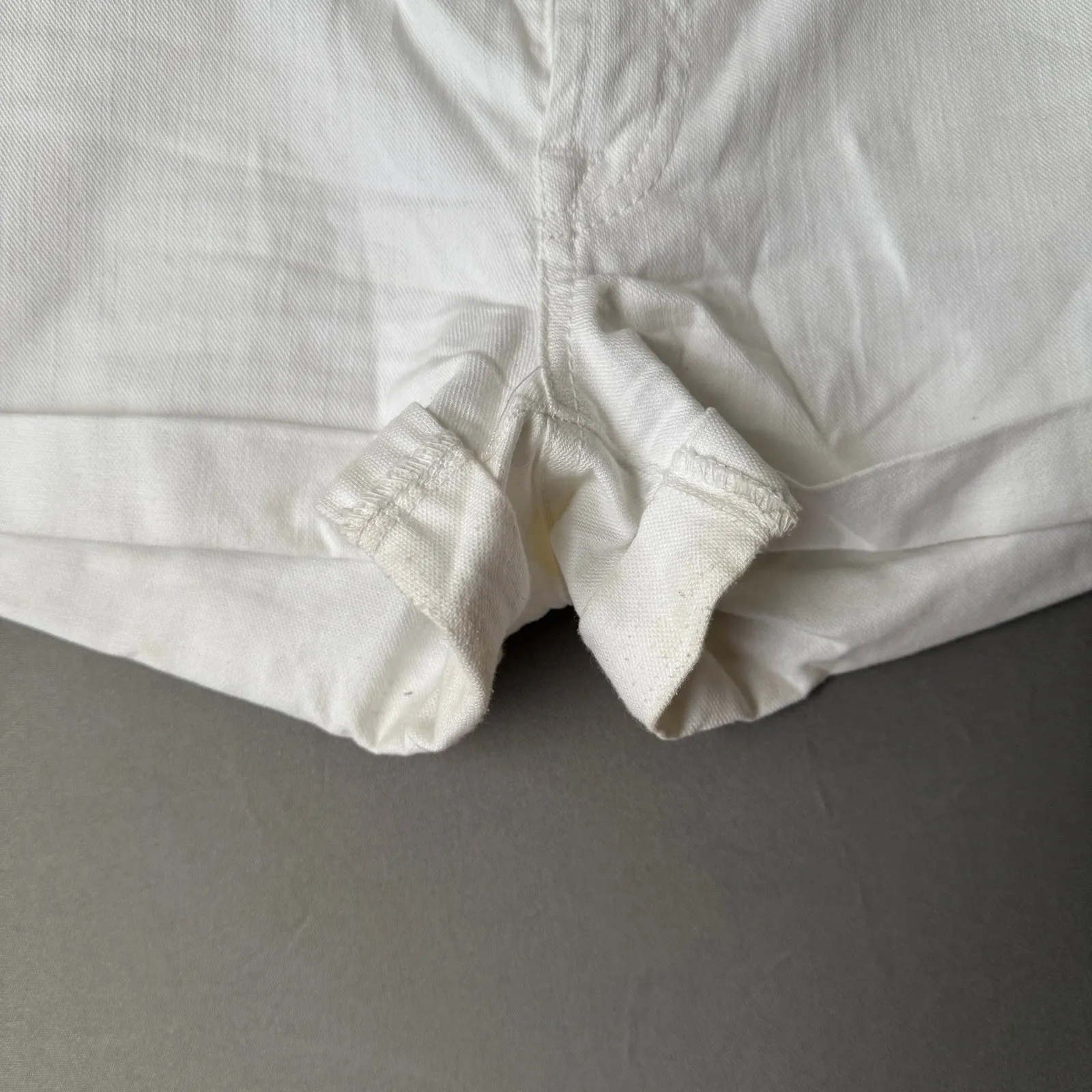 7 For All Mankind  sz‎ 28 white denim shorts - Image 3