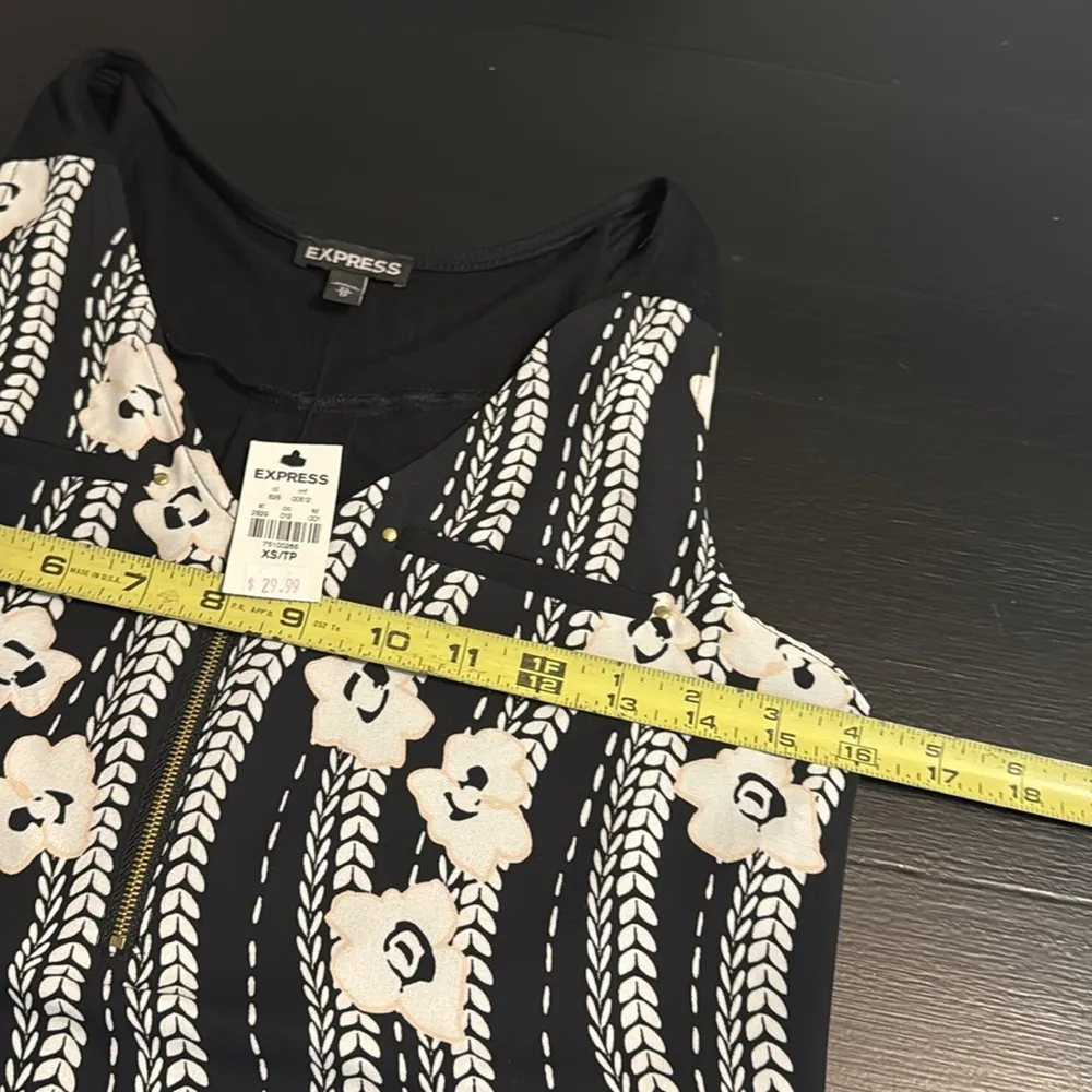 Express Black and white Floral Camisole - Image 5