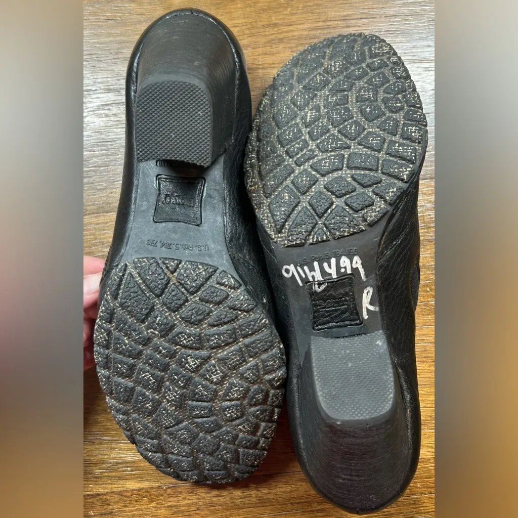 Born Women's Size 9.5 Black Leather W32501 Side Zip Ankle Boot Heeled Shoes - Image 6