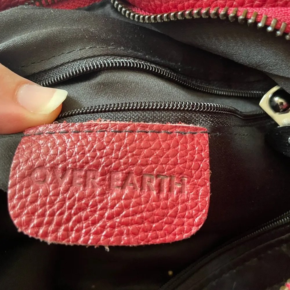 Over Earth leather burgundy bag, EUC, missing crossbody strap Red - Image 4