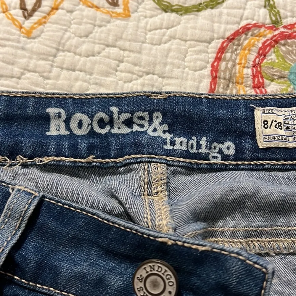 Rock & Indigo womens sz 8/28 denim shorts multicolored tasseled bottom 2" inseam Blue - Image 8