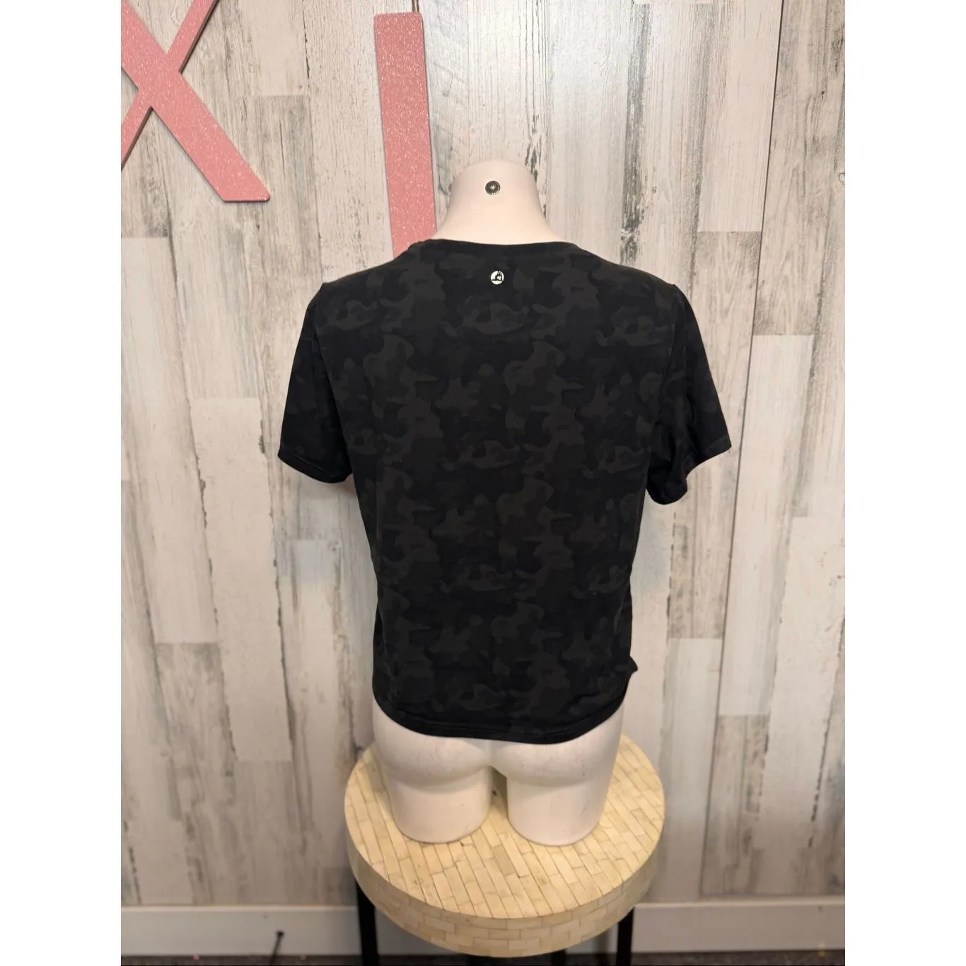 LegEnd Active Black Camo Short Sleeve Athletic Top Women’s XL Stretch Tee NWT - Image 2