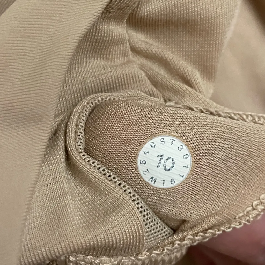 Lululemon Energy Sports Bra Tan Color Size 10 Padded - Image 8