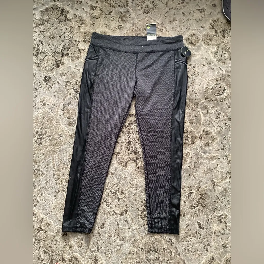 Women’s joggers/ leggings NWT - Image 3