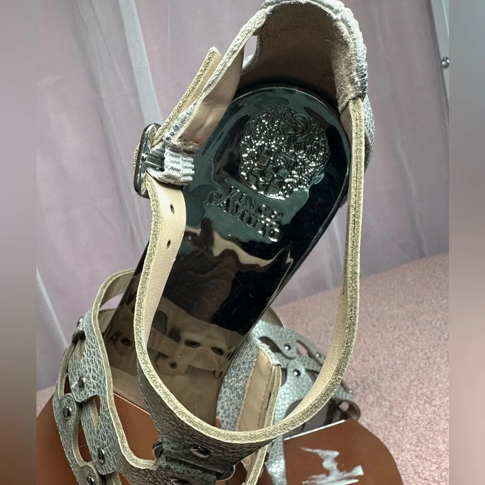 Silver Metallic Vince Camuto Women’s Arlanian Textured Flat Strappy Sandals 8M - Image 3