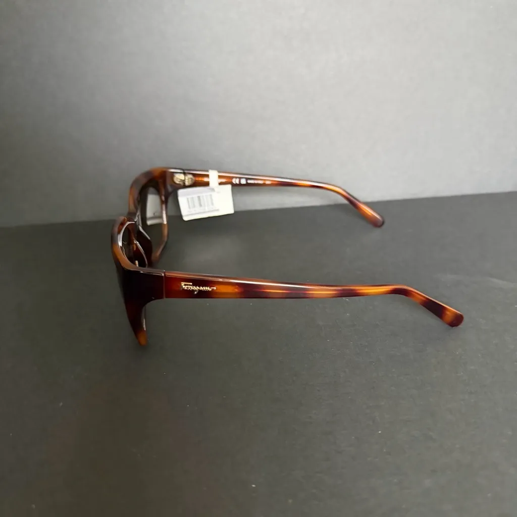 Salvatore Ferragamo Classic Logo 59mm Gradient Rectangle Tortoise Sunglasses - Image 5