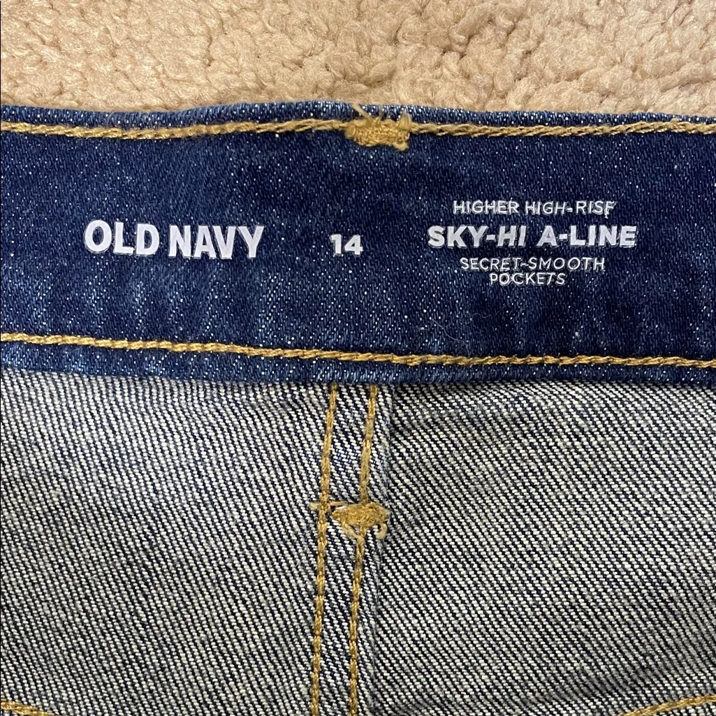 Old Navy Women’s Sky-Hi A-Line Higher High-Rise Distressed Dark Denim Shorts - Image 6
