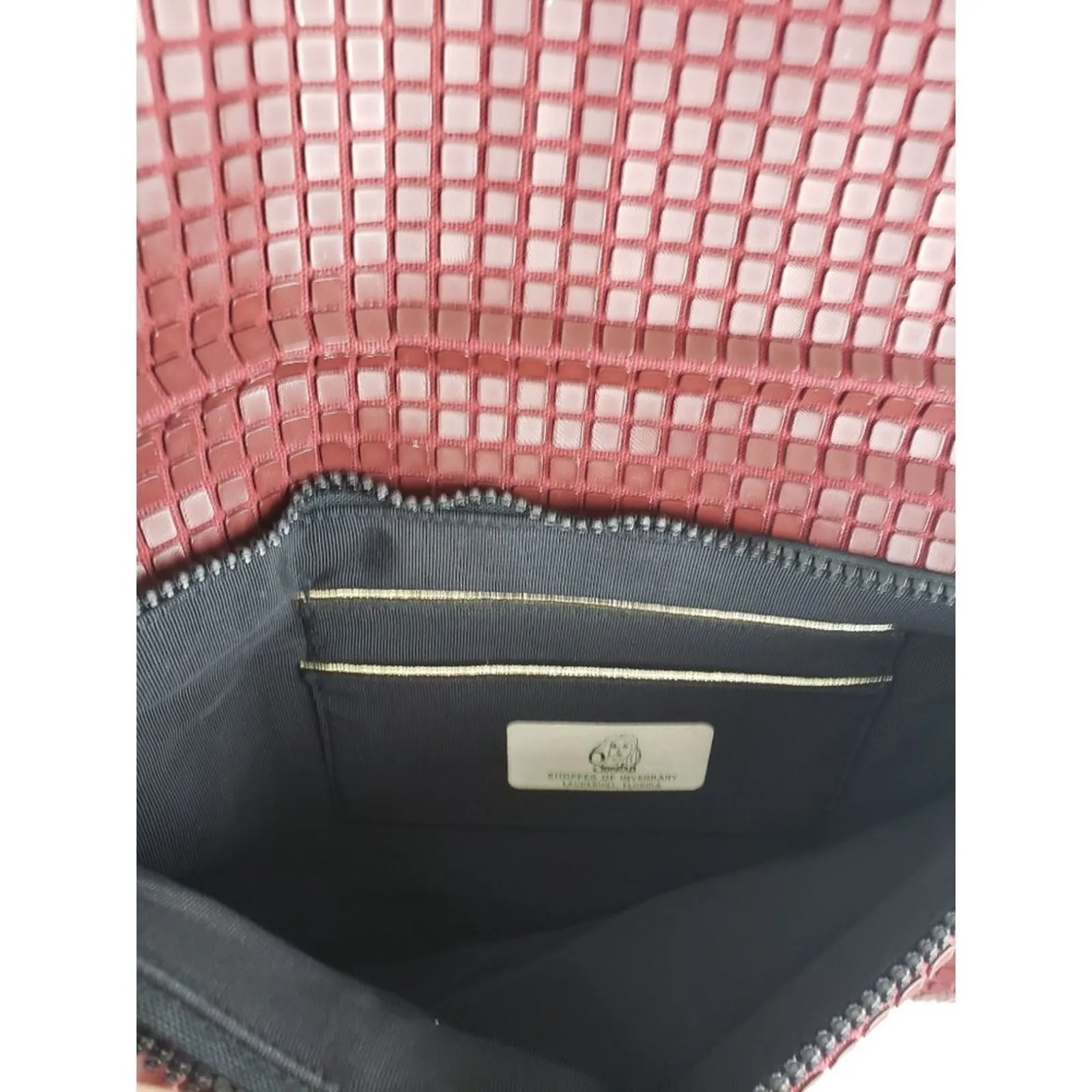 Sondro Shoppes Inverrary Lauderhill Florida Cute Textured Burgundy Red Clutch - Image 5