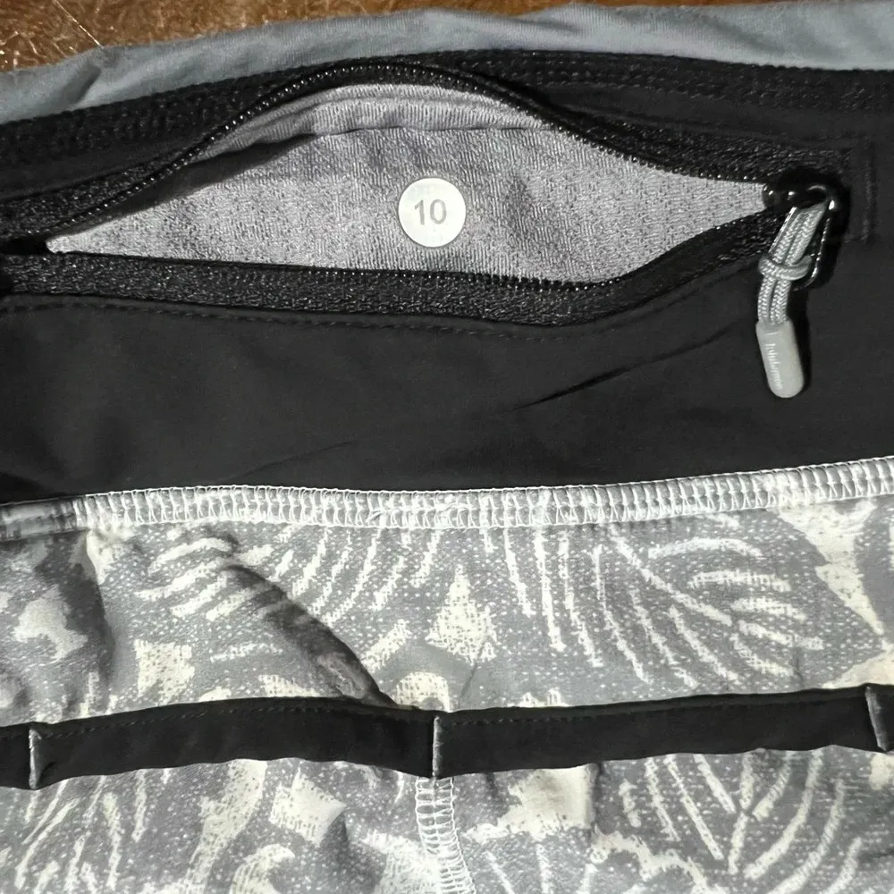 Women’s Lululemon Run: Ultra Short II Beachy Floral White Fossil Black sz 10 EUC - Image 5