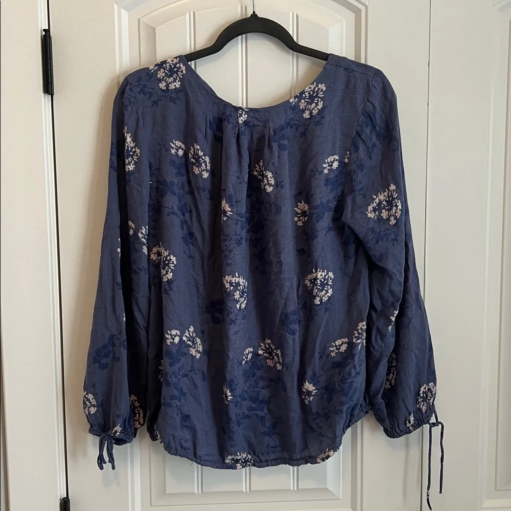 Lucky Brand Blue and White Floral Blouse Large - Image 2