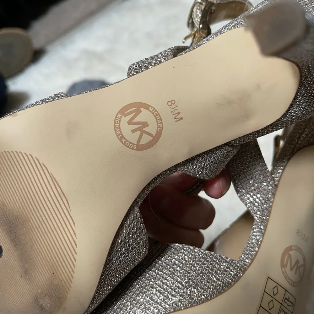 gold sparkly heels 8.5 - Image 4