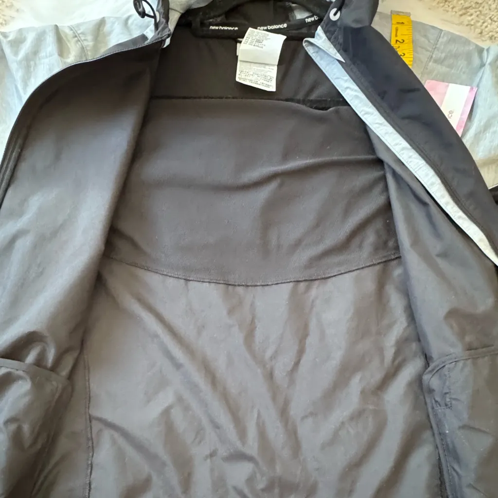 New Balance Women's Black and Gray Wind Breaker with Susan G Komen Logo - Image 7