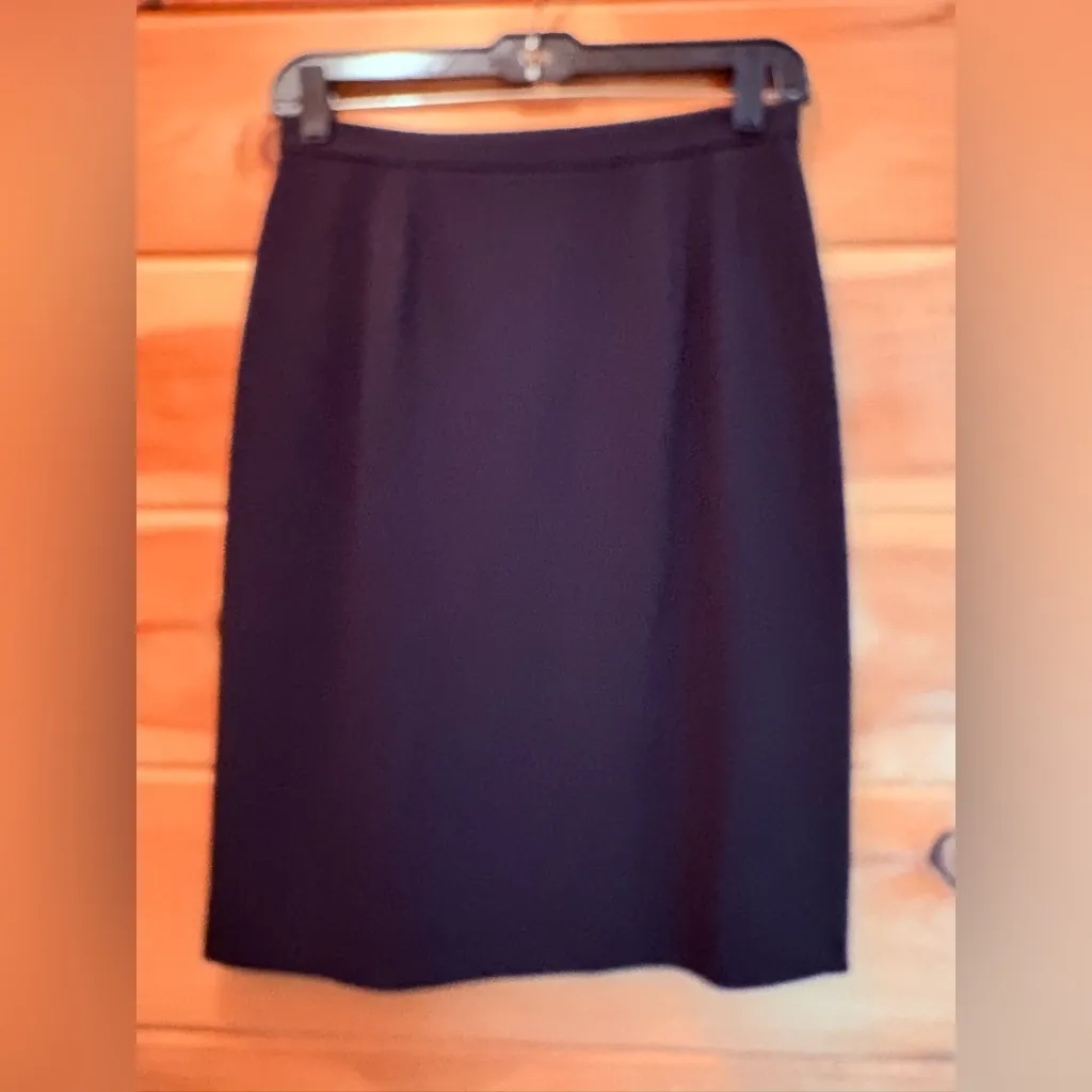 Ann Taylor Black Pencil Skirt with small side slit. Side zip, hook & button. 4P - Image 3