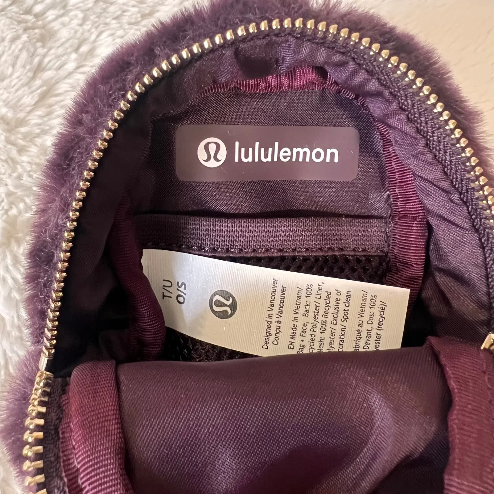 Lululemon Everywhere Nano Backpack Plush Fleece - Black Plum / Gold Bag Charm ????????? ?????????? ????  main image 4