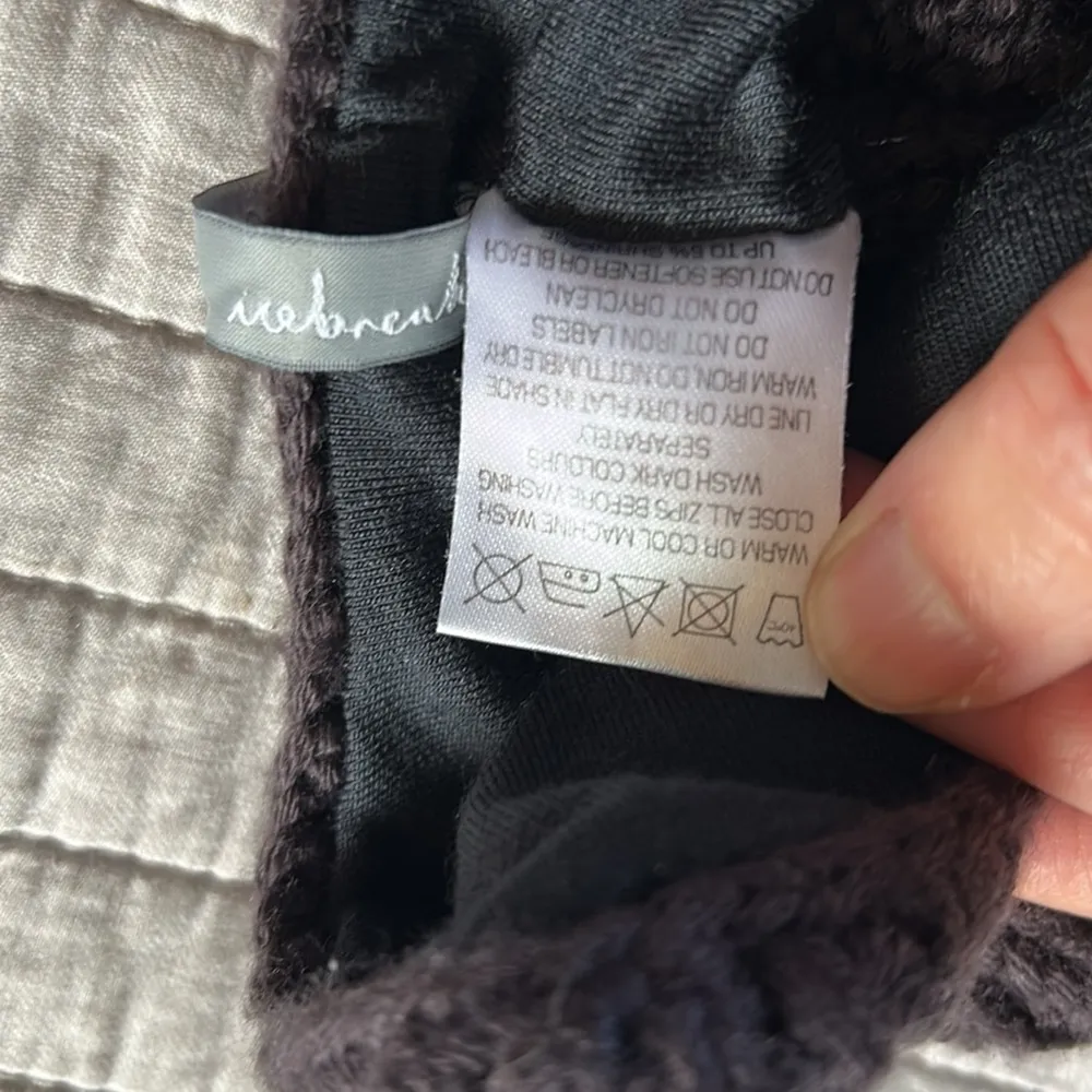 Icebreaker, New Zealand Merino wool large, unisex, cable knit, pom - Image 6