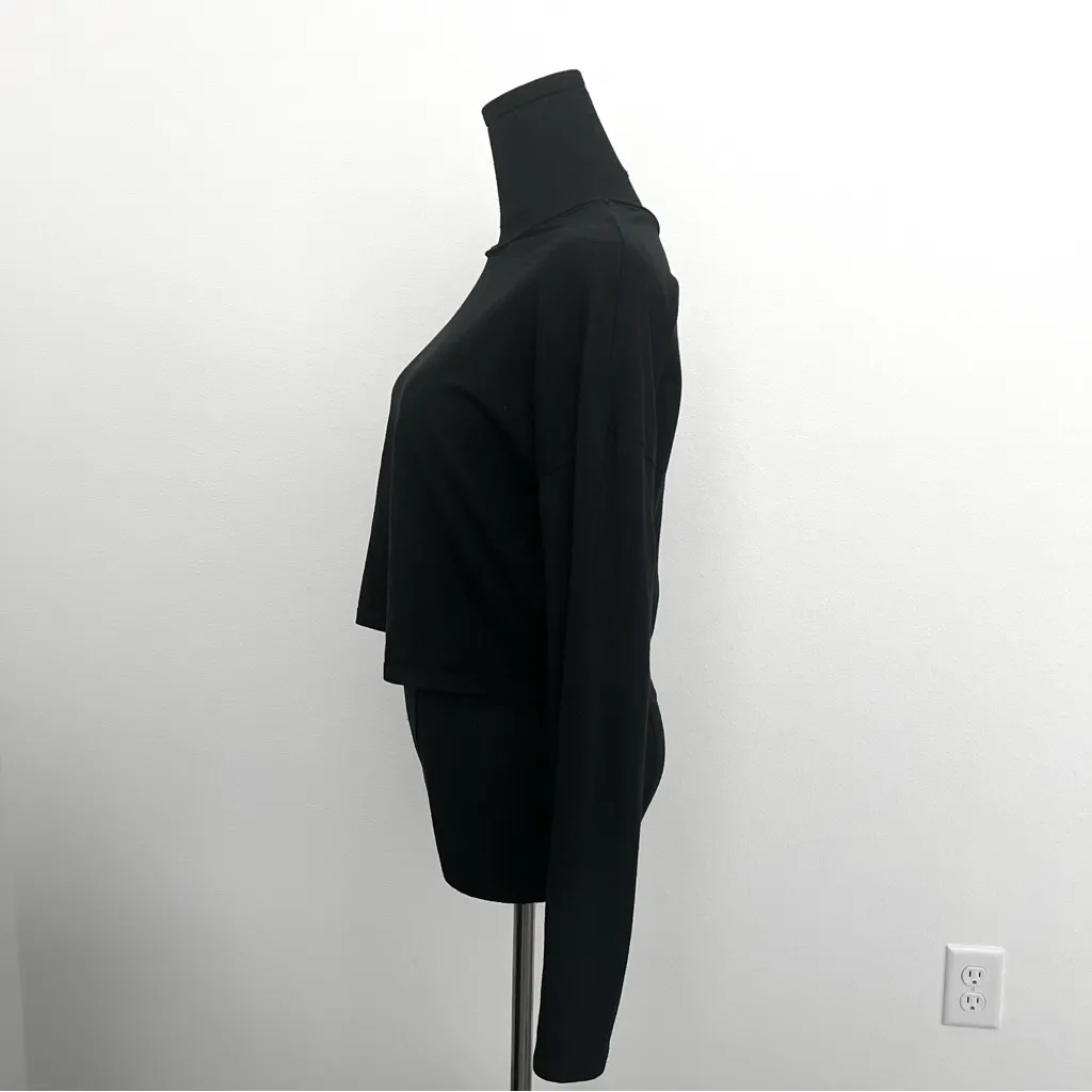 Fabletics Long Sleeve Crop Top in Size XXS - Image 3