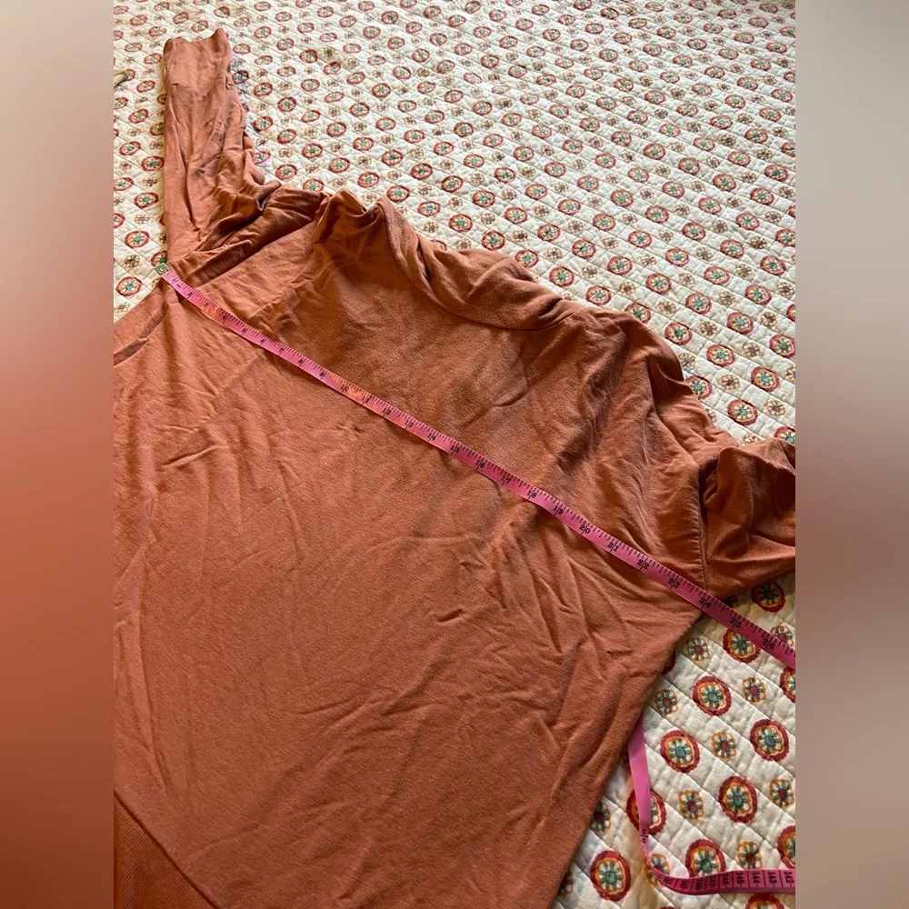 EUC Garnet Hill Cowl Sweater Stretchy Coral Red size medium - Image 5