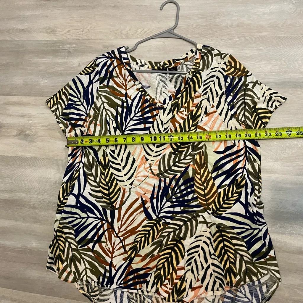 Tahari  Multicolor Leaf Print V-Neck Top - Image 7