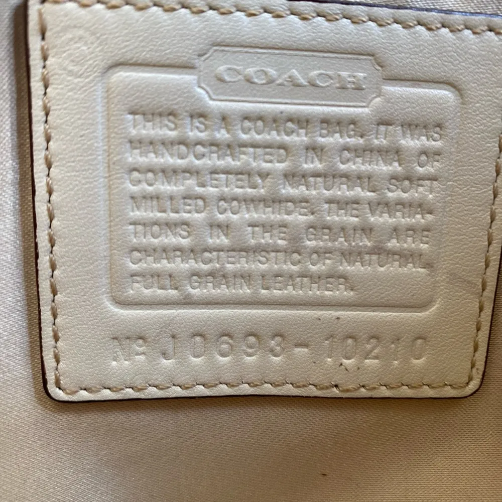 Coach Winter White Pebble Leather Bag - Image 7