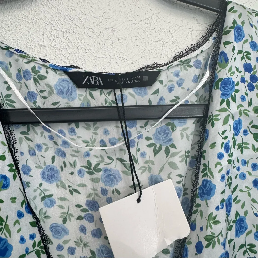 NEW Zara Ditsy Floral Lace Smocked V-neck Long Sleeve Blouse Size Large - Image 2