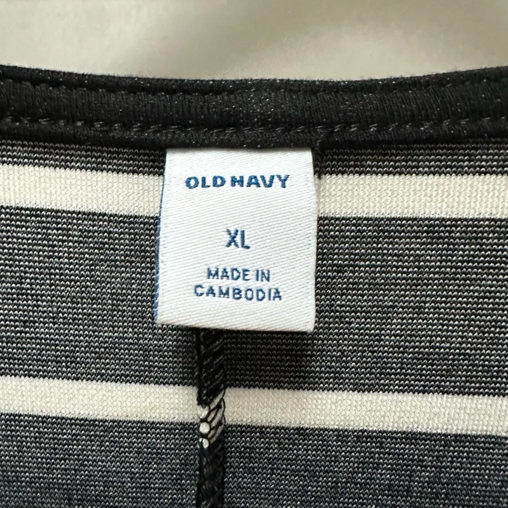 NWT old navy bw striped ruffle shoulder midi dress size xl - Image 2