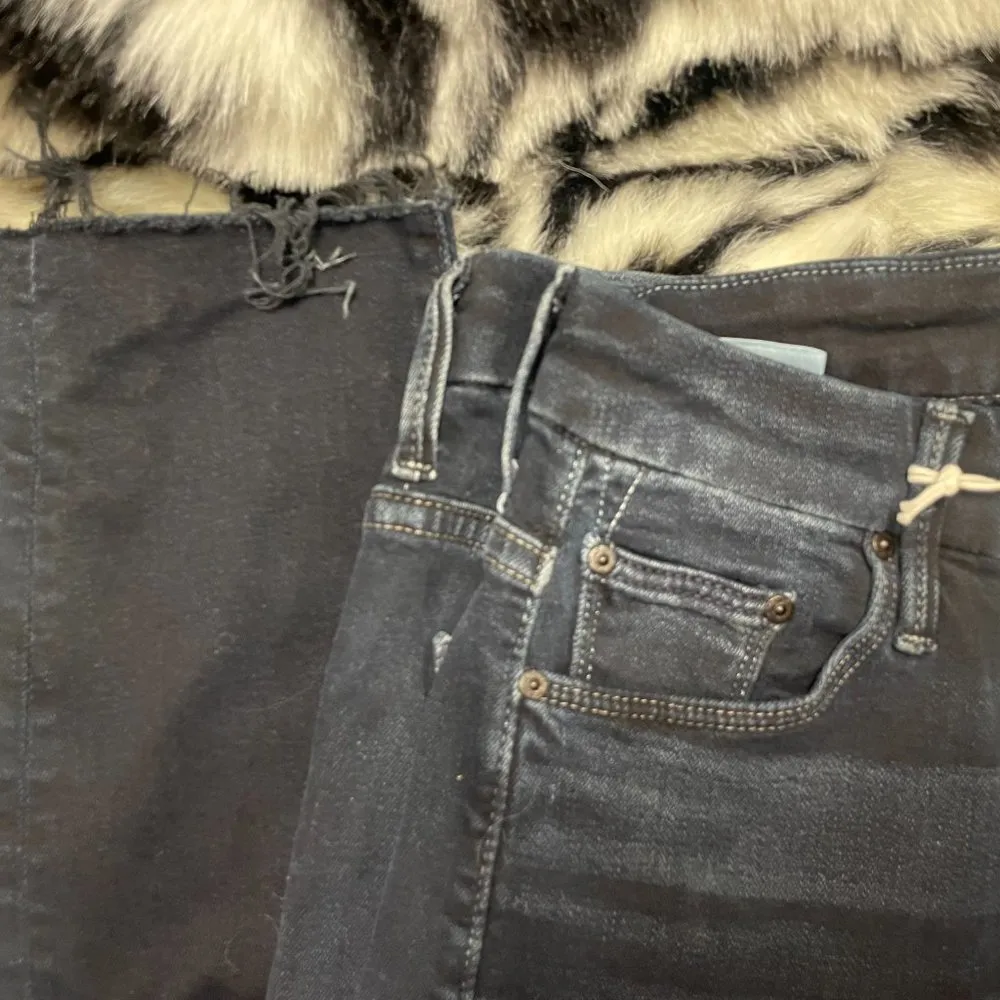 Mother denim The Looker High Waisted The Fray in Last Call sz 23 NEW Blue - Image 4