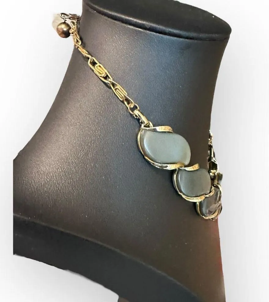 Lisner Thermoset Vintage Necklace Bracelet Earrings Set - Image 4