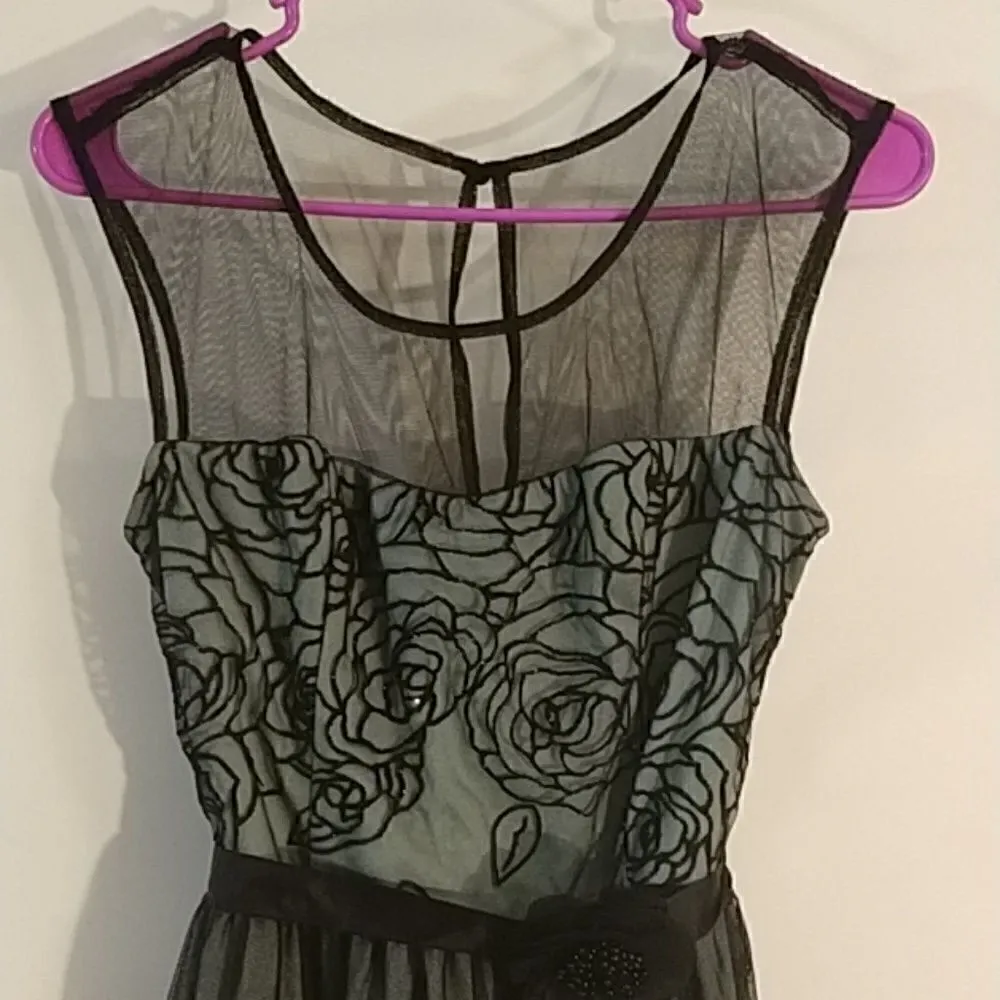 I.N. San Francisco Formal dress size 5 green with black lace (258) - Image 3