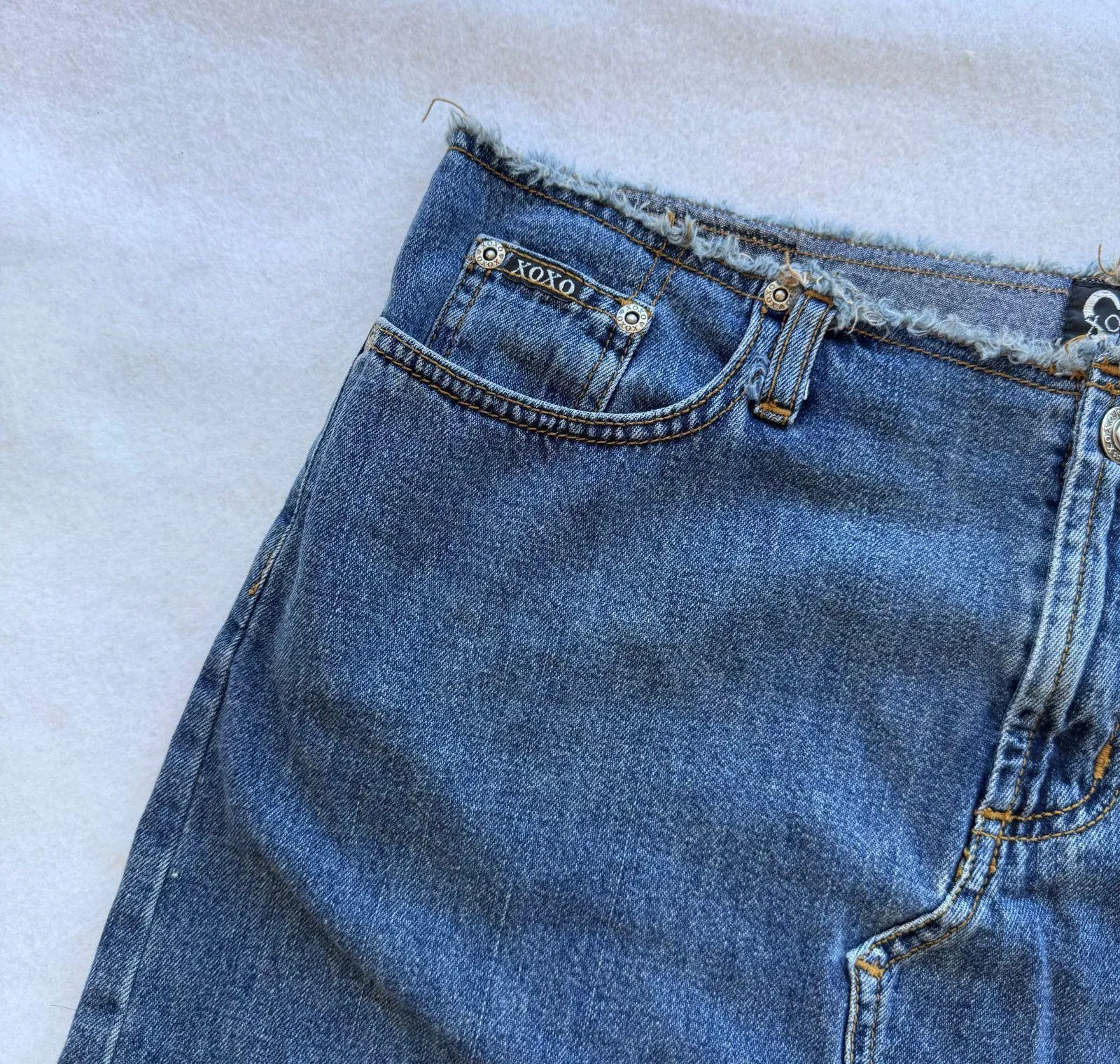 XOXO Denim Mini Skirt Size 7/8 Frayed Hem Y2K Low Rise Classic 5-pocket style - Image 3