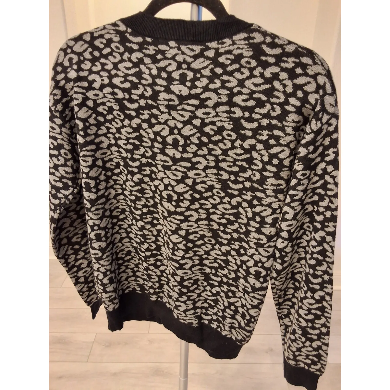 Premise Size S Chic Leopard Print Womens Long Sleeve Sweater - Image 7