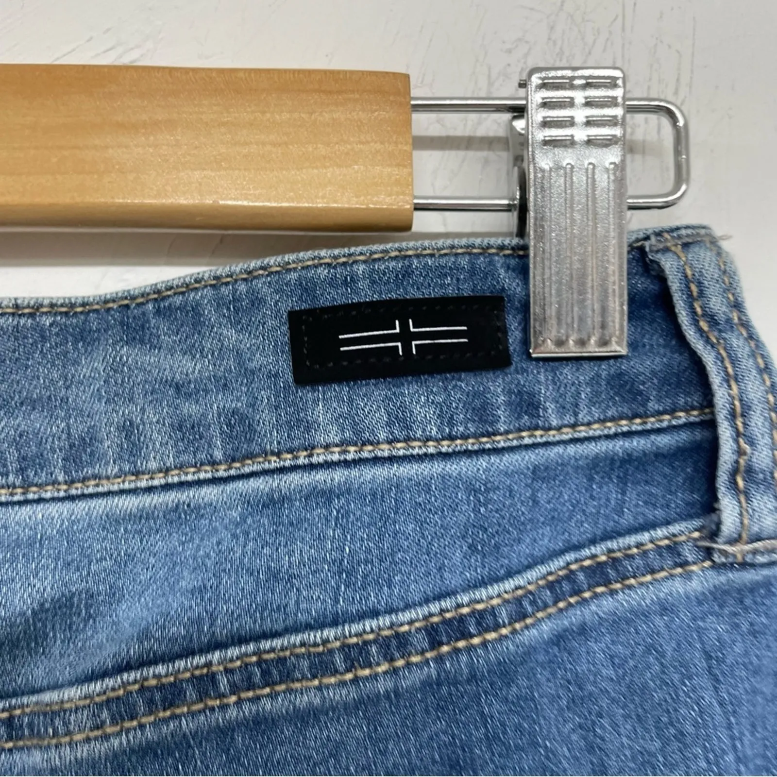 Liverpool Blue Medium Wash Distressed Boyfriend Crop Jeans Womens 4 Blue Ankle - Image 5