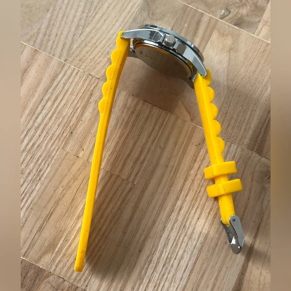 Fashion Watch SZ Design Brand Yellow - Image 5