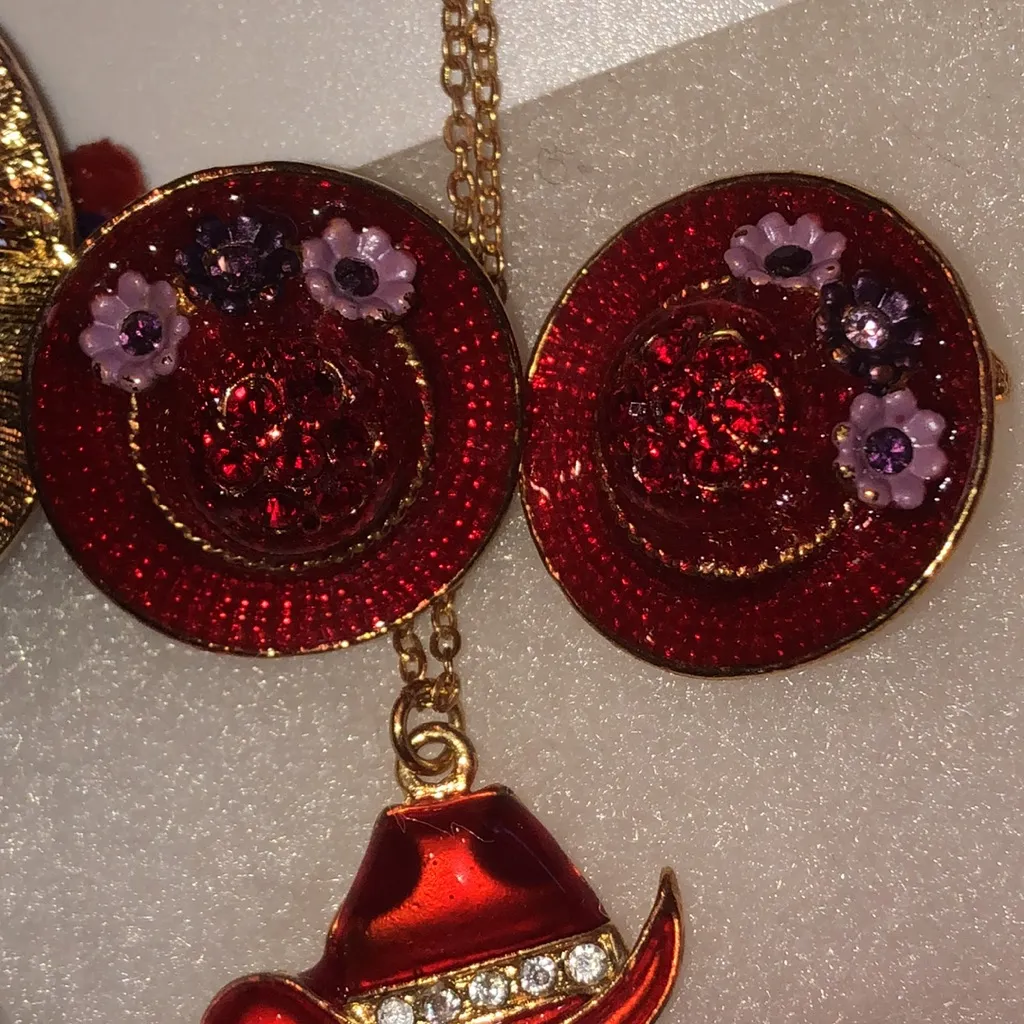 Red Hat Society Purple Gold Tone Jewelry and Decor Set - Image 8