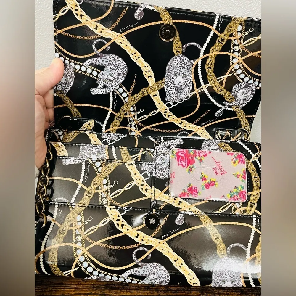 Betsey Johnson Xodani Patent Leather Wallet Crossbody Bag Collectable NWT - Image 3