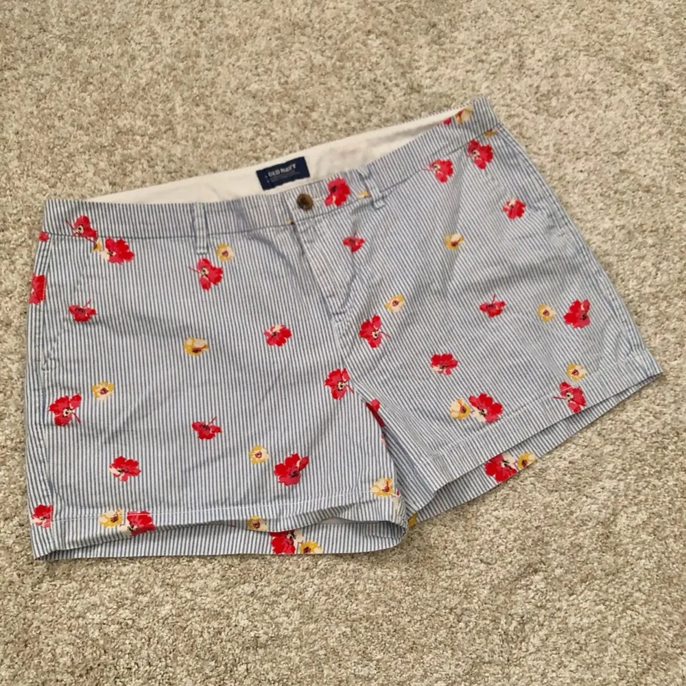 Old Navy Women's Size 16 Striped Floral leaf Everyday Chino Shorts 100% cotton - Image 2