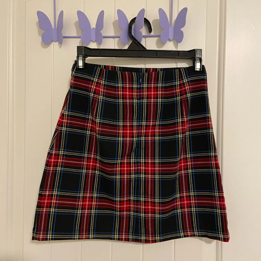 NWOT John Galt women’s black red plaid cara miniskirt zip small slit 23”‎ waist Size XXS - Image 5